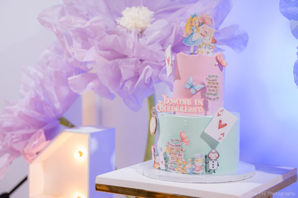 Colorful cake inspired by Wonderland theme