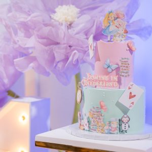Colorful cake inspired by Wonderland theme