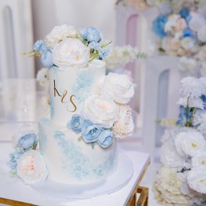 Elegant wedding cake with floral decorations